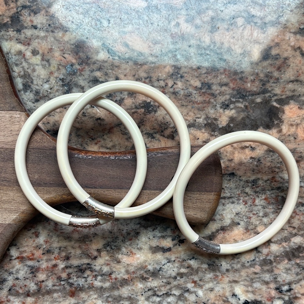 Elegant Cream Bracelet Set